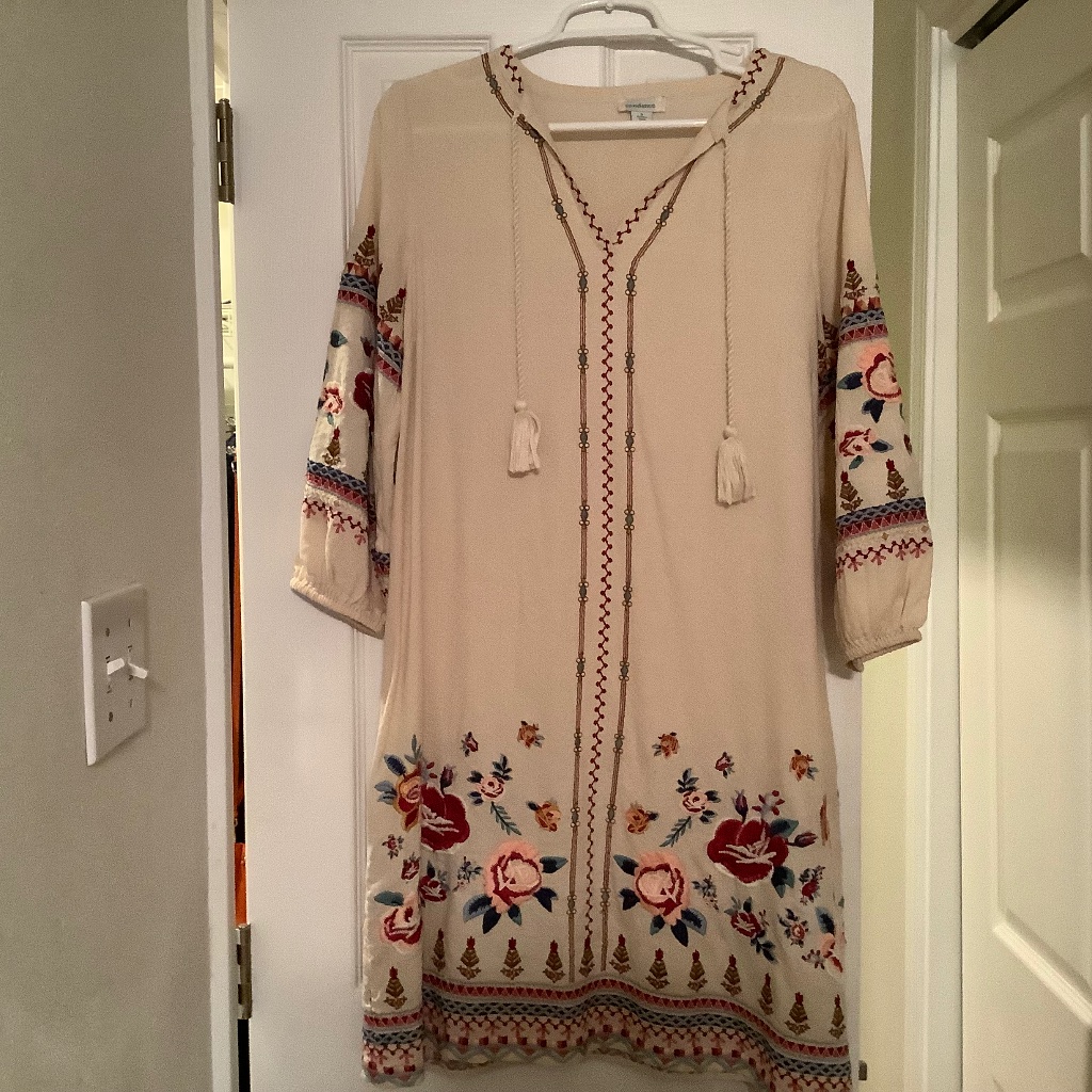 Sundance Dress, Size Sm, Beige Background W/Flower Detail